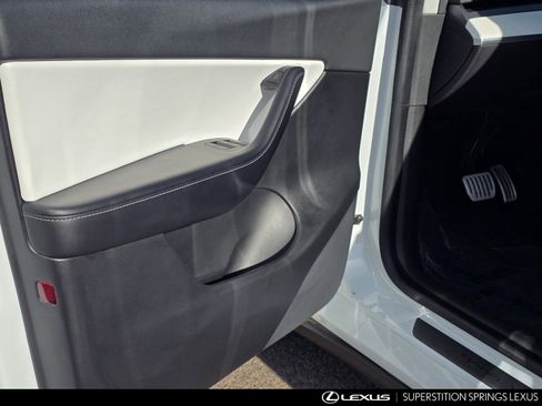 Used 2021 Tesla Model Y Performance image 11