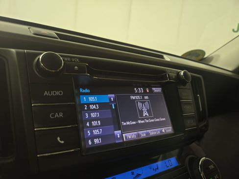Used 2018 Toyota RAV4 XLE AWD/4WD image 18