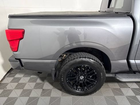 Used 2018 Nissan Titan SL AWD/4WD image 19
