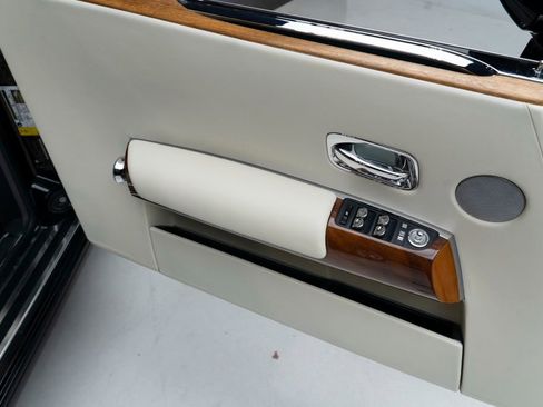 Used 2010 Rolls-Royce Phantom Drophead Coupe image 16