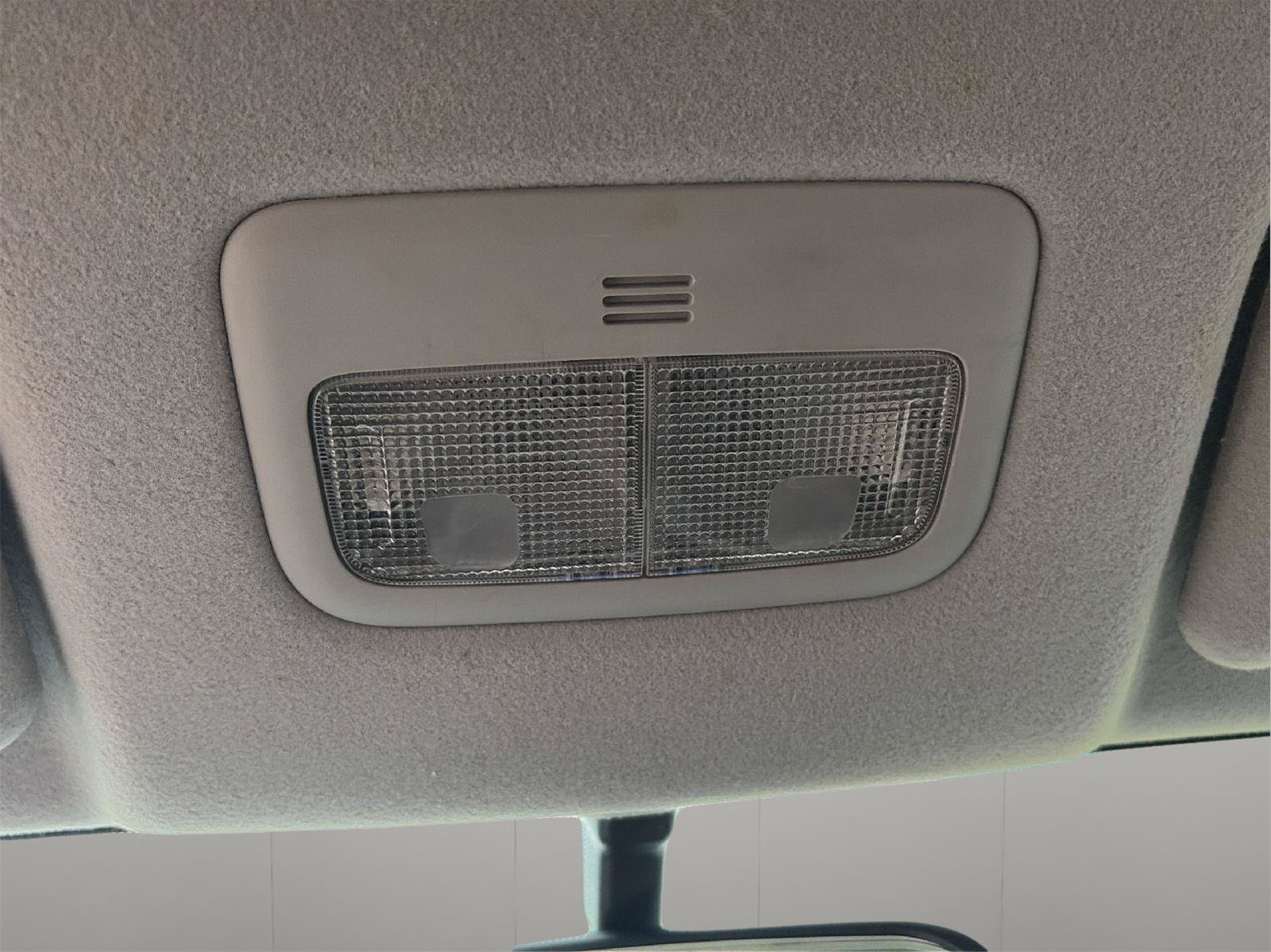 Used 2009 Pontiac Vibe w/ Preferred Package FWD image 30