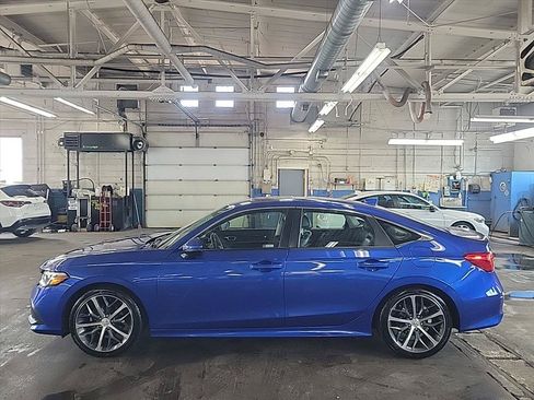 Used 2024 Honda Civic Touring image 2