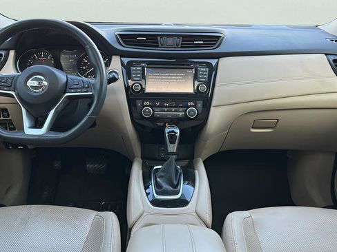 Used 2017 Nissan Rogue SL w/ SL Premium Package image 25