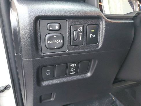 Used 2016 Toyota 4Runner Limited image 18