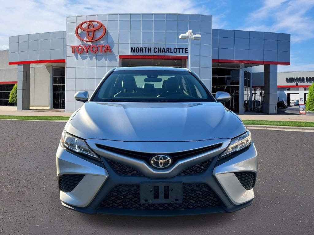 Used 2018 Toyota Camry SE FWD image 2