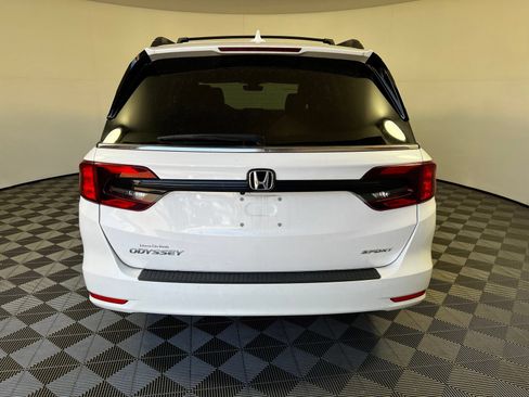 Used 2024 Honda Odyssey Sport image 6