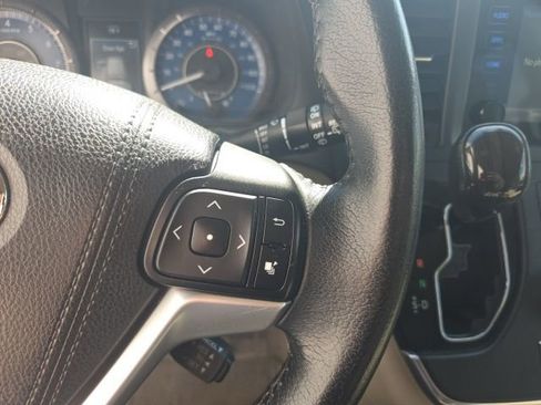 Used 2015 Toyota Sienna XLE AWD/4WD image 17