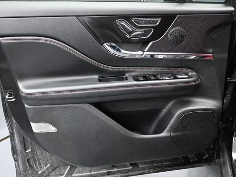 Used 2025 Lincoln Corsair Reserve w/ Jet Appearance Package image 20