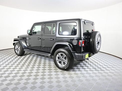 Used 2022 Jeep Wrangler Unlimited Sahara w/ Dual Top Group AWD/4WD image 4