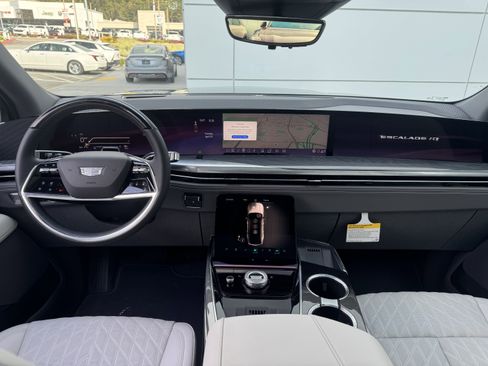 New 2025 Cadillac Escalade IQ Sport 1 w/ LPO, ONYX Package image 21