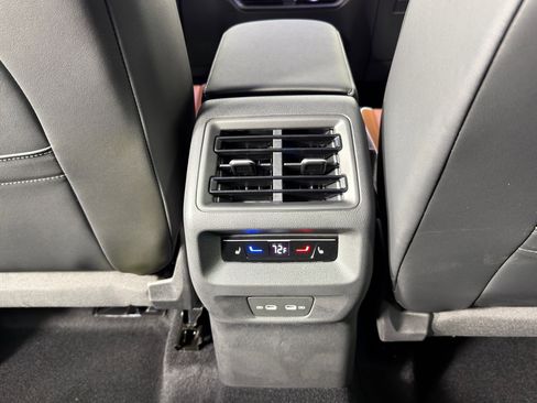 Used 2025 Volkswagen Tiguan SEL R-Line image 31