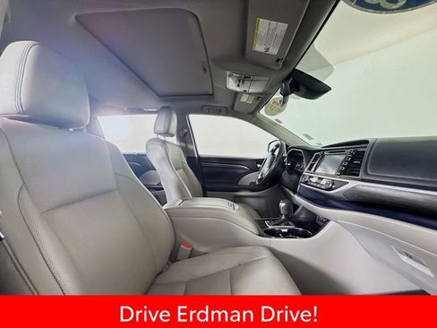 Certified 2018 Toyota Highlander Limited FWD image 25