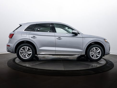 Certified 2023 Audi Q5 2.0T Premium w/ Convenience Package AWD/4WD image 3