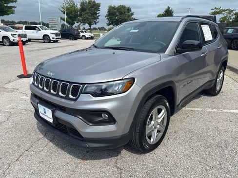 Used 2024 Jeep Compass Latitude AWD/4WD image 12