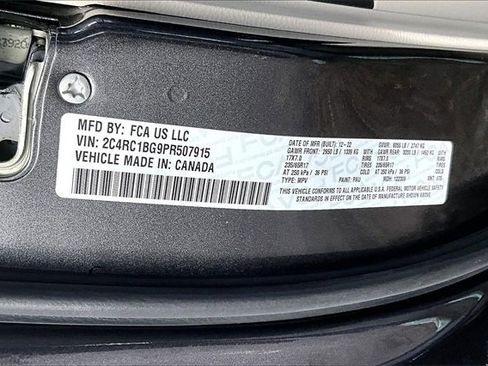 Used 2023 Chrysler Pacifica Touring-L image 31