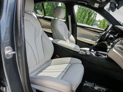 Used 2021 BMW 530i w/ Premium Package RWD image 31