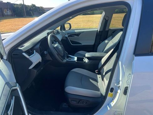 Used 2022 Toyota RAV4 XLE w/ Convenience Package AWD/4WD image 6