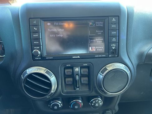 Used 2018 Jeep Wrangler Unlimited Sahara w/ Dual Top Group image 10