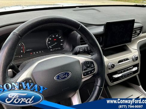 Used 2022 Ford Explorer XLT w/ Equipment Group 202A image 5