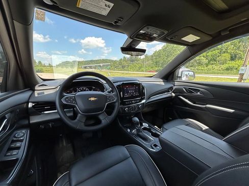 Used 2023 Chevrolet Traverse Premier AWD/4WD image 6