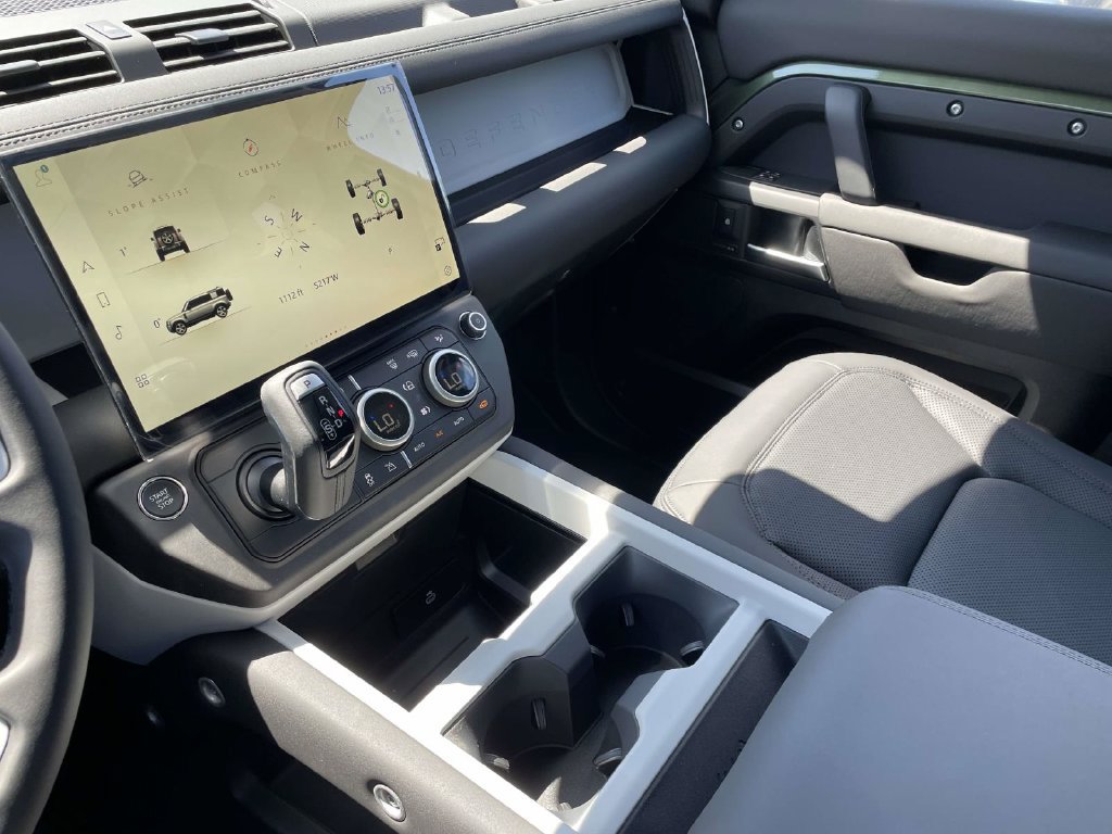 New 2026 Land Rover Defender 110 S AWD/4WD image 31