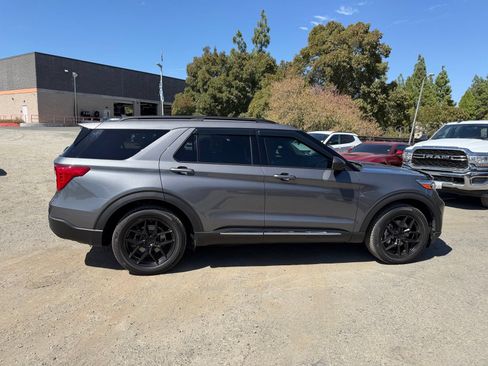 Used 2021 Ford Explorer XLT w/ Equipment Group 202A AWD/4WD image 6