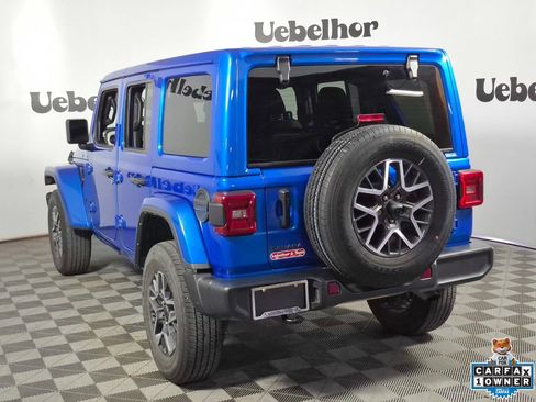 Used 2025 Jeep Wrangler Unlimited Sahara AWD/4WD image 5