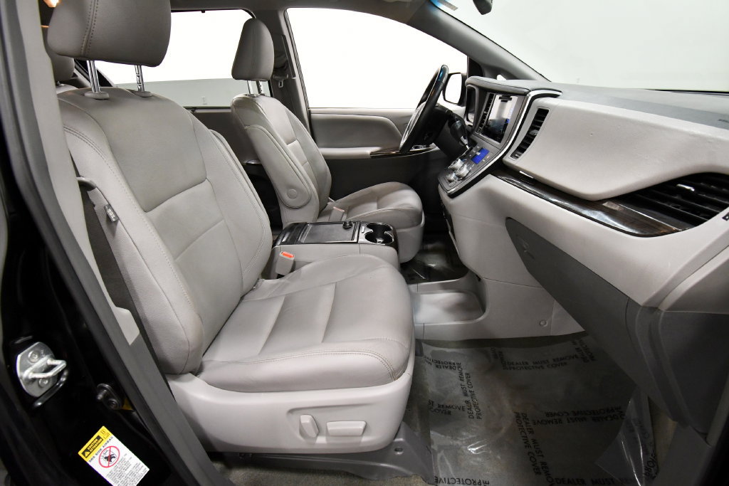 Used 2017 Toyota Sienna XLE Premium FWD image 21