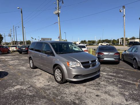 Used 2015 Dodge Grand Caravan SE w/ Quick Order Package 29E SE FWD image 2