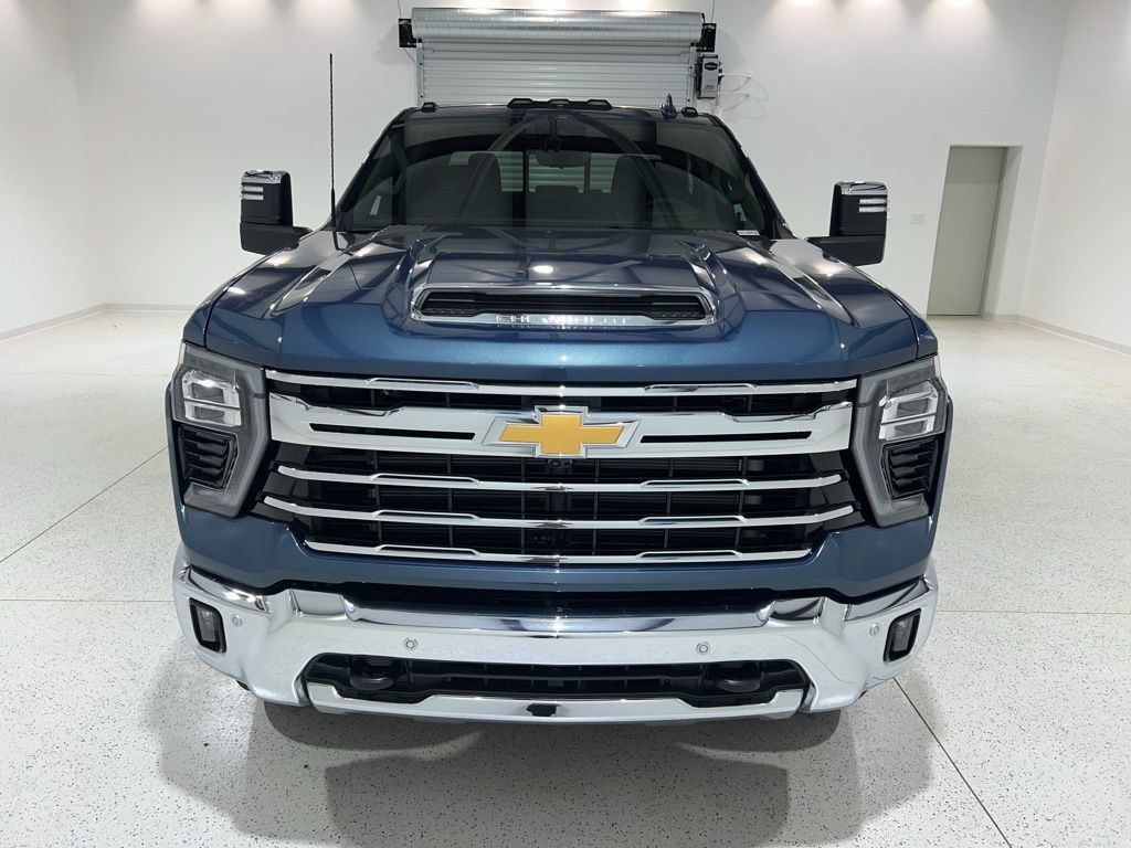 Used 2025 Chevrolet Silverado 2500 LTZ w/ LTZ Premium Package AWD/4WD image 8