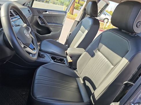 Certified 2022 Volkswagen Tiguan SE image 13
