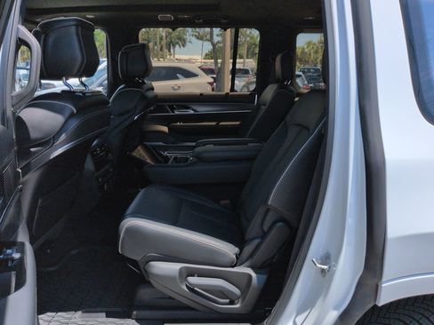 Used 2023 Jeep Grand Wagoneer Series II AWD/4WD image 14