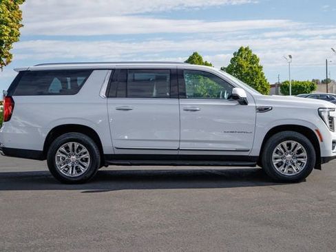 Used 2025 GMC Yukon XL Denali AWD/4WD image 5