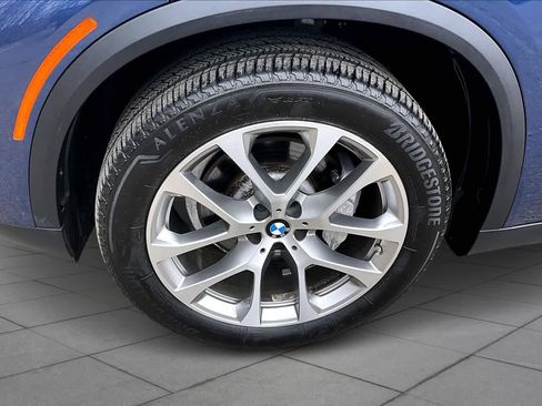 Used 2022 BMW X5 xDrive40i w/ Premium Package AWD/4WD image 11
