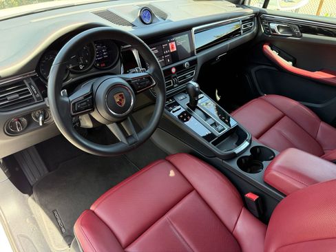 Used 2026 Porsche Macan AWD/4WD image 4