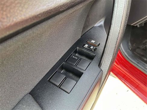 Used 2018 Toyota Corolla LE image 19