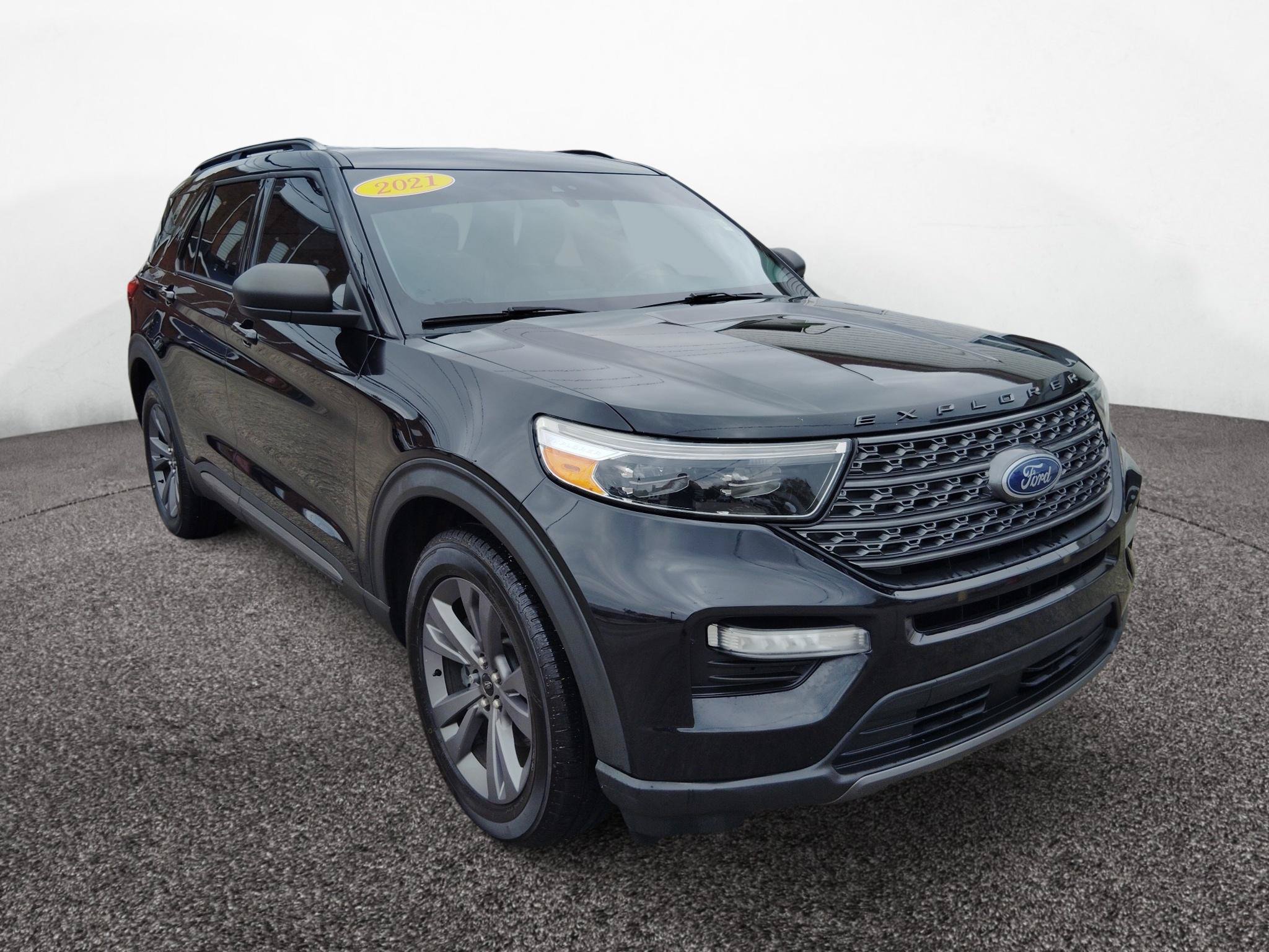 Used 2021 Ford Explorer XLT w/ Equipment Group 202A AWD/4WD image 1