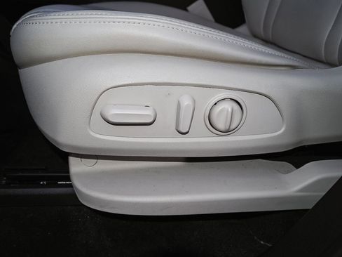 Certified 2023 Buick Enclave Essence image 29