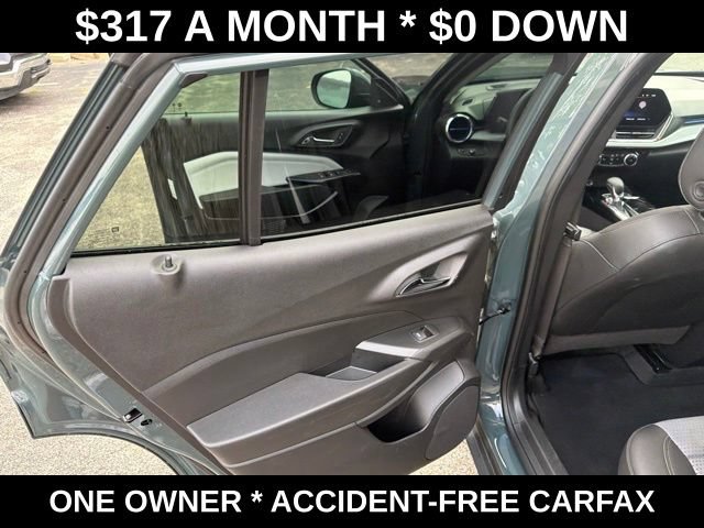 Used 2025 Chevrolet Trax LT FWD image 34