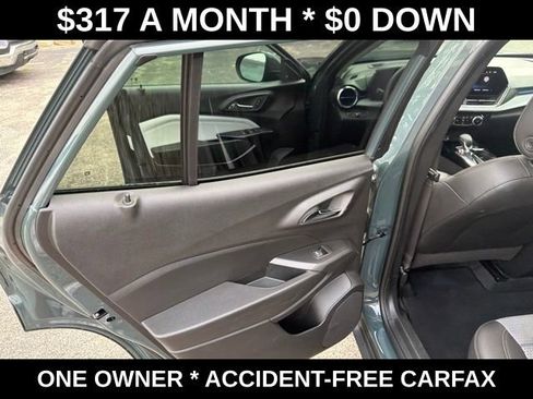Used 2025 Chevrolet Trax LT FWD image 34