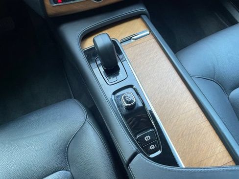 Certified 2024 Volvo XC90 B5 Plus AWD/4WD image 25