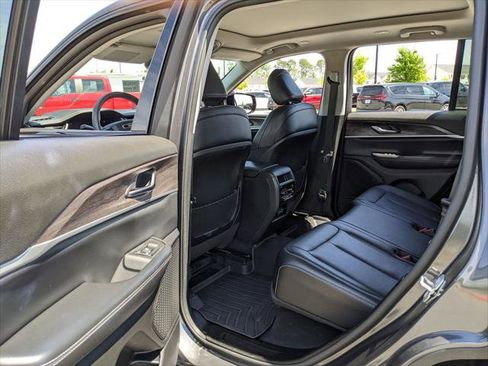 Certified 2024 Jeep Grand Cherokee Limited w/ Black Appearance Package image 39