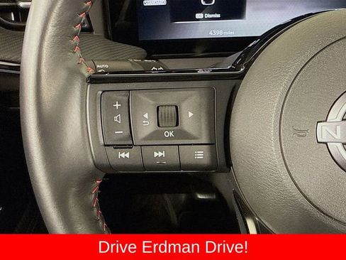 Used 2025 Nissan Kicks SR FWD image 12