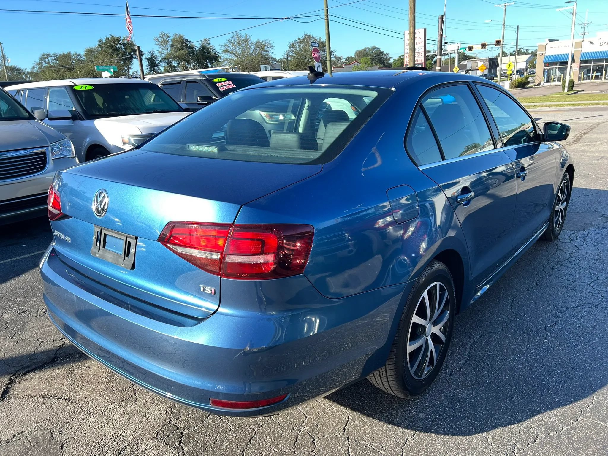 Used 2017 Volkswagen Jetta SE FWD image 5