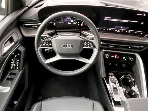 Used 2025 Audi Q5 Premium w/ Convenience Package image 6