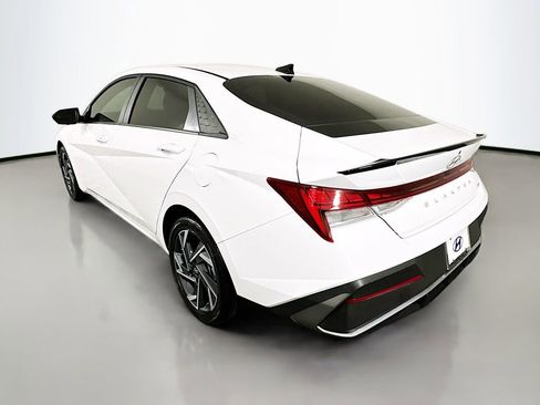 Certified 2025 Hyundai Elantra SEL FWD image 7