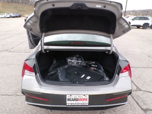Certified 2025 Hyundai Elantra Sport FWD image 6