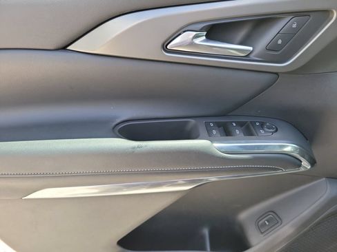 Used 2025 Chevrolet Traverse LT FWD image 23
