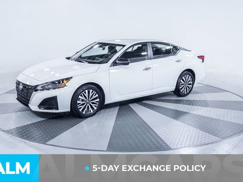 Used 2025 Nissan Altima 2.5 SV FWD image 3
