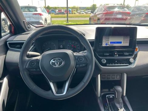 Used 2024 Toyota Corolla Cross AWD Hybrid w/ Moonroof Package image 24